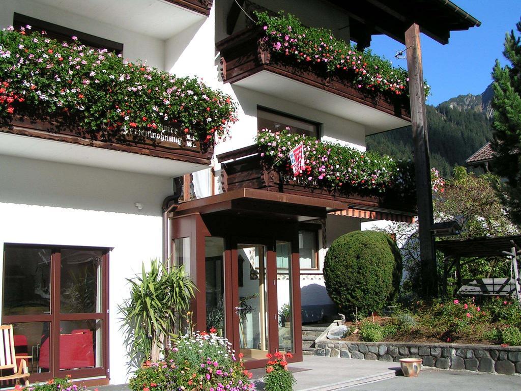 Valbella Bed & Breakfast Partenen Exterior photo